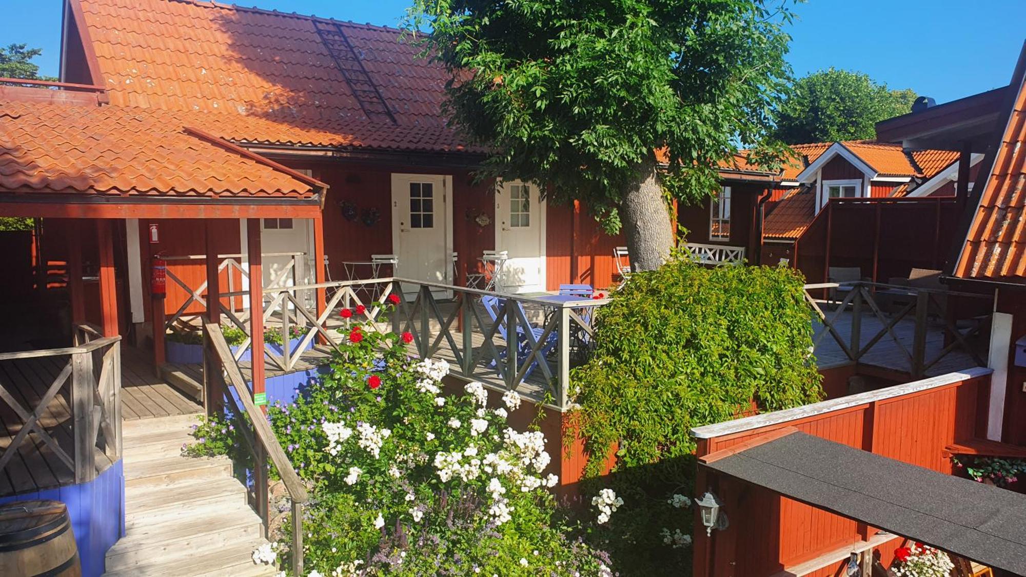 Gardshotell Klockargarden Oeregrund Exterior photo