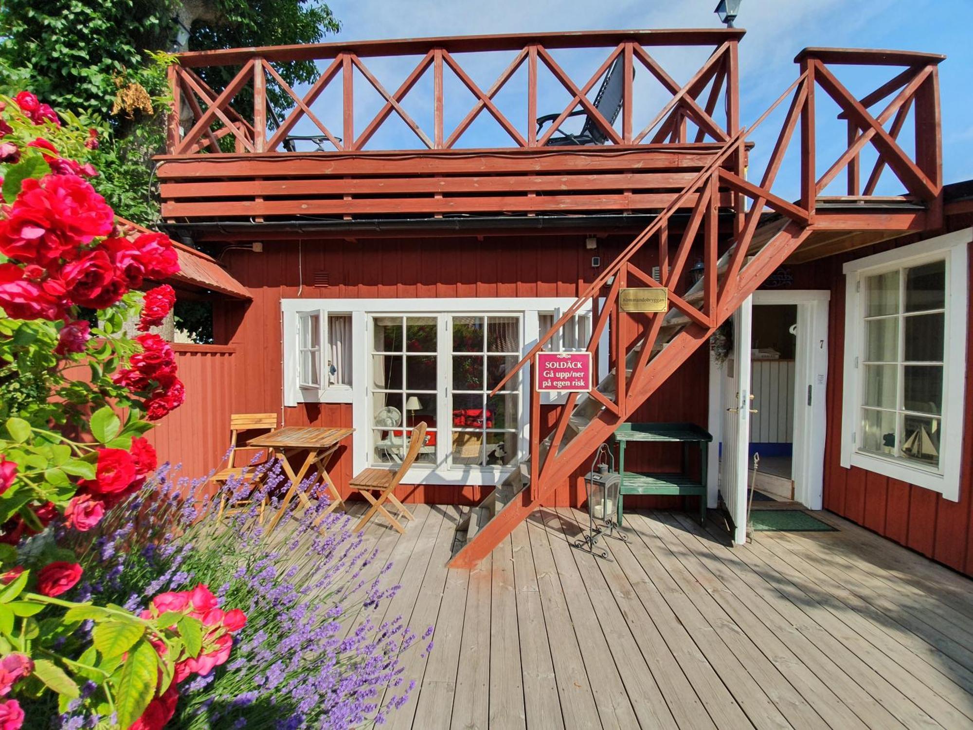 Gardshotell Klockargarden Oeregrund Exterior photo