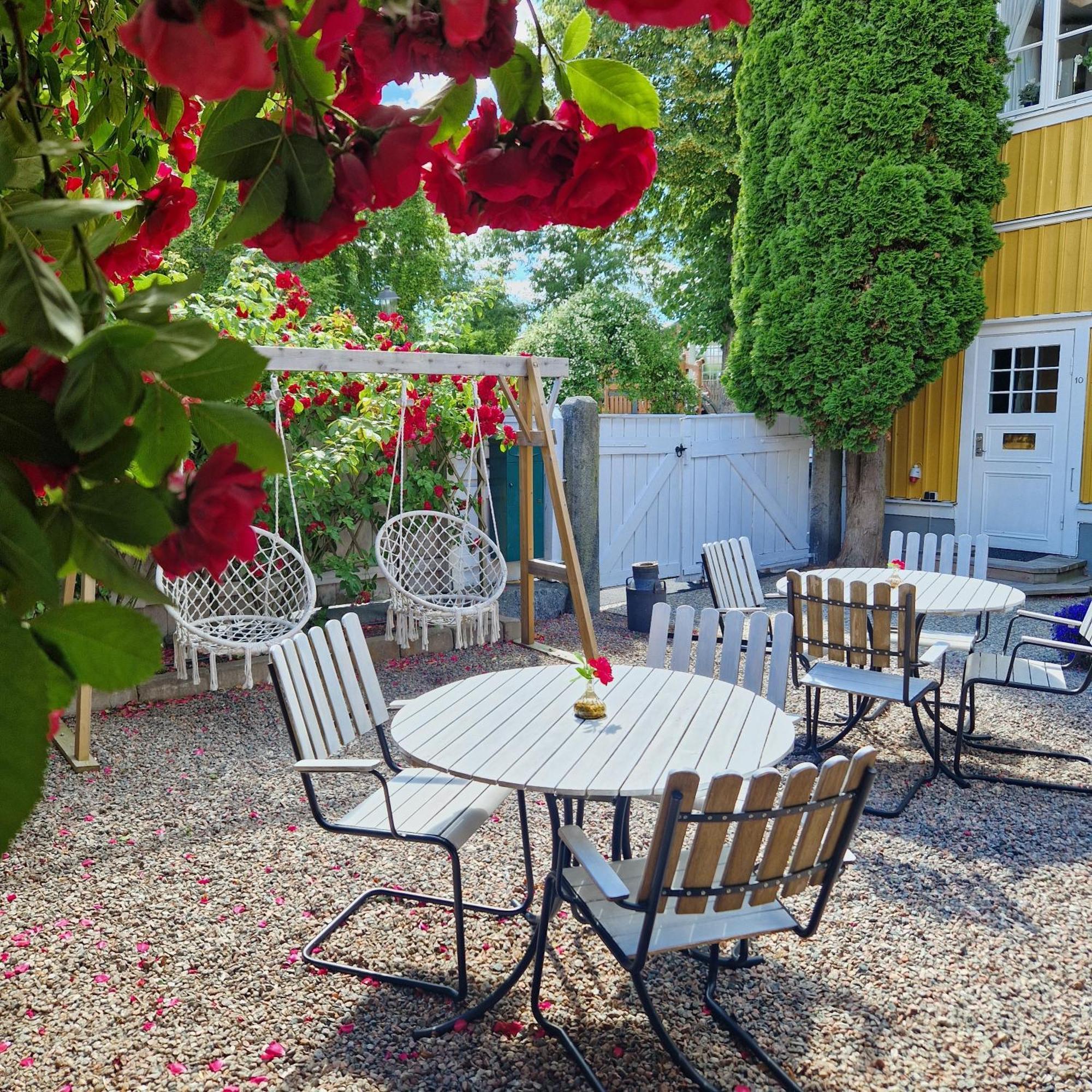 Gardshotell Klockargarden Oeregrund Exterior photo
